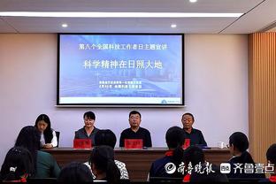 伤得不轻！梅州外援罗德里格扭到膝盖，表情痛苦被担架抬出